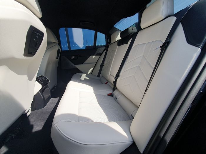 BMW i5 2025