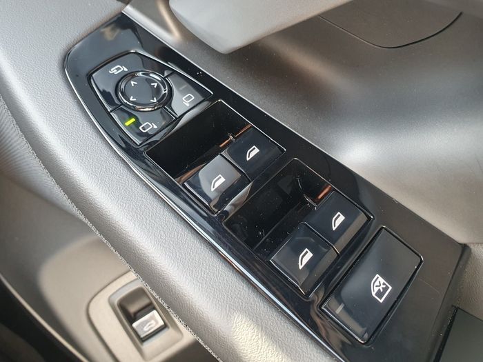 BMW i5 2025