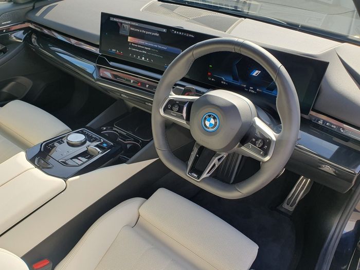 BMW i5 2025