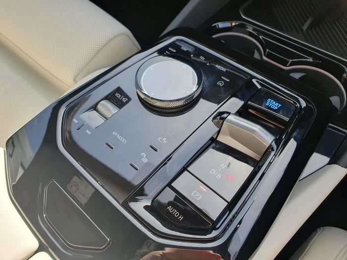 BMW i5 2025