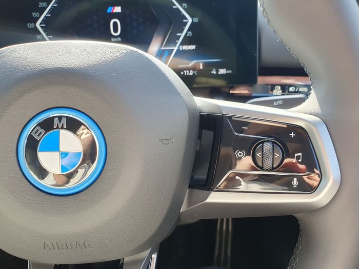 BMW i5 2025