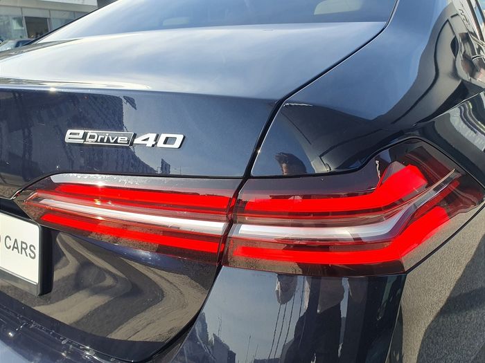 BMW i5 2025