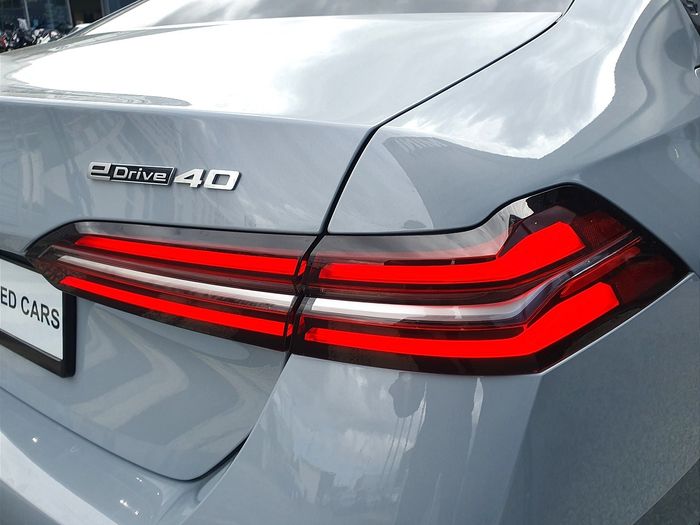 BMW i5 2025