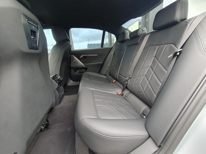 BMW i5 2025