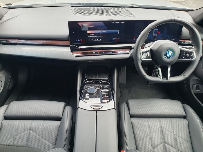 BMW i5 2025