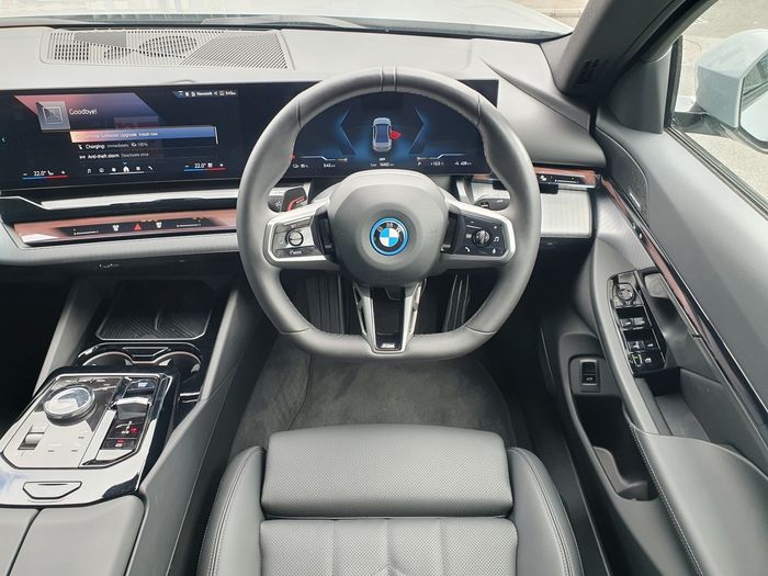 BMW i5 2025
