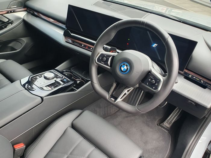 BMW i5 2025