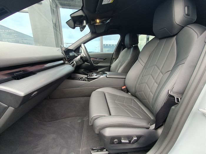BMW i5 2025