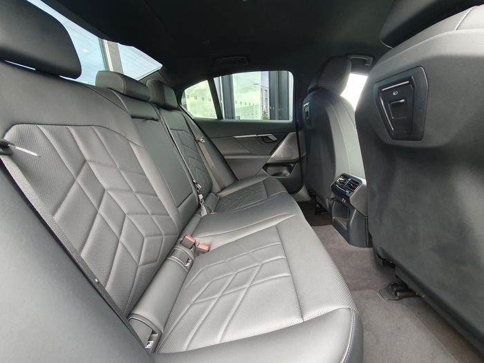 BMW i5 2025