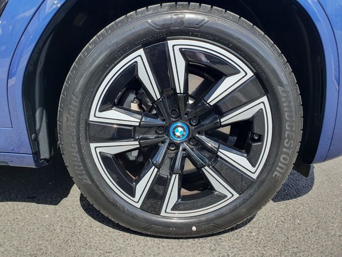 BMW iX3 2023