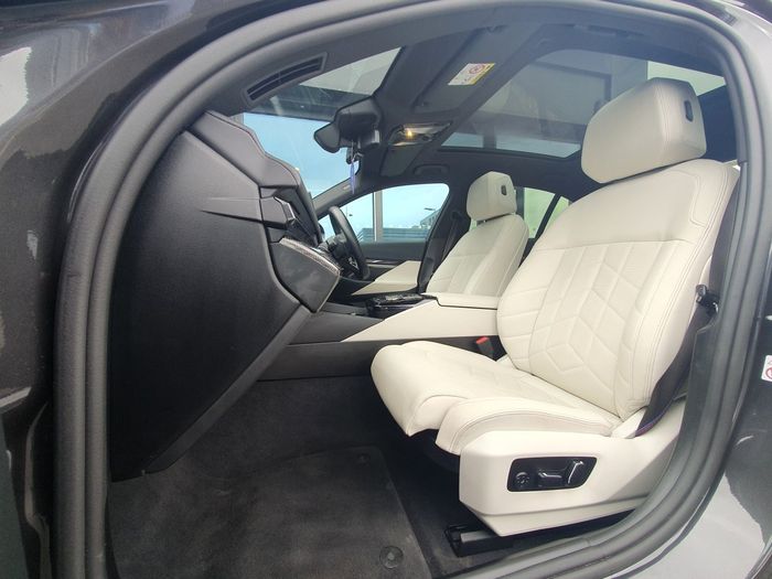 BMW i5 2024