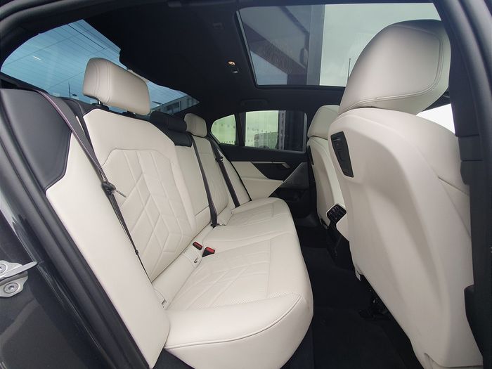 BMW i5 2024
