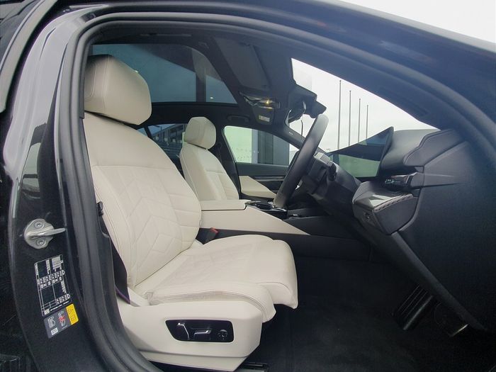 BMW i5 2024