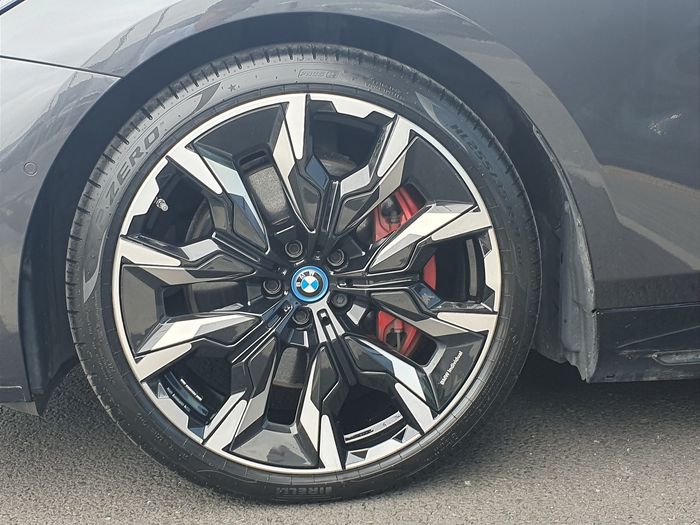BMW i5 2024
