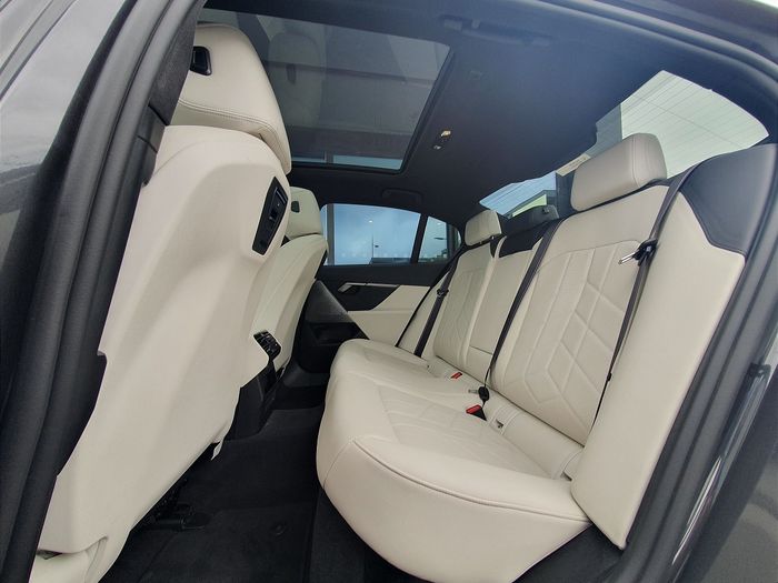 BMW i5 2024