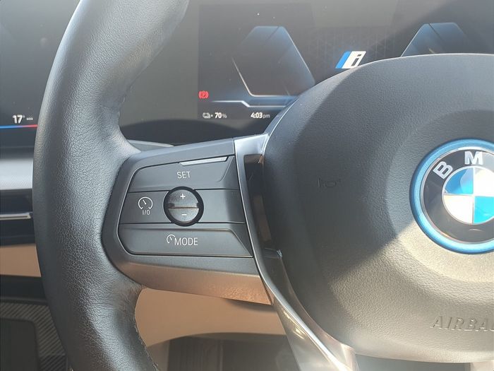 BMW iX1 2024