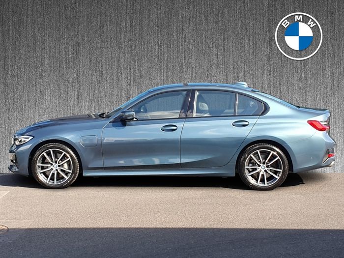 BMW 3 Series 2021