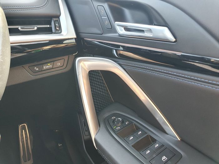 BMW iX1 2024