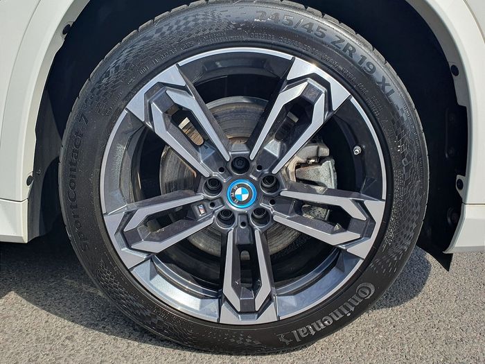 BMW iX1 2023