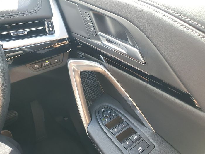 BMW iX1 2024