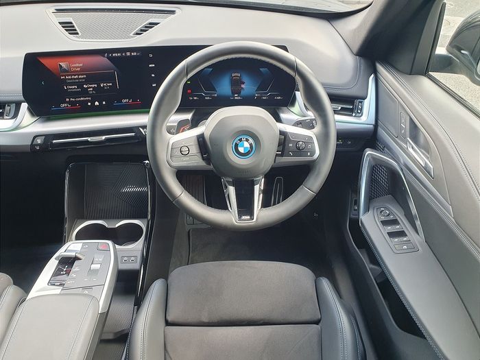BMW iX1 2025