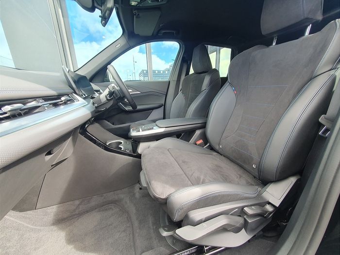 BMW iX1 2025