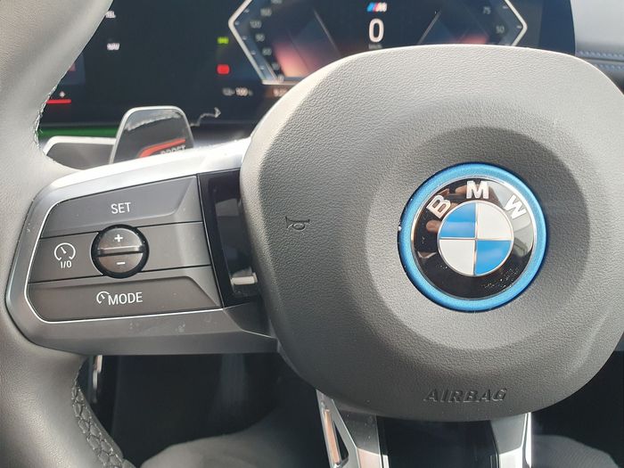 BMW iX1 2025