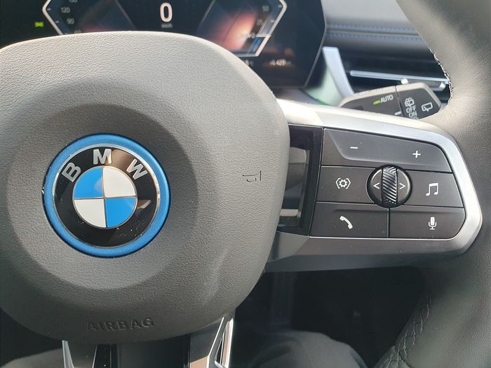BMW iX1 2025