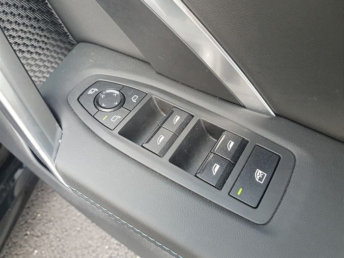 BMW iX1 2025