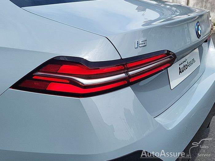 BMW i5 2024