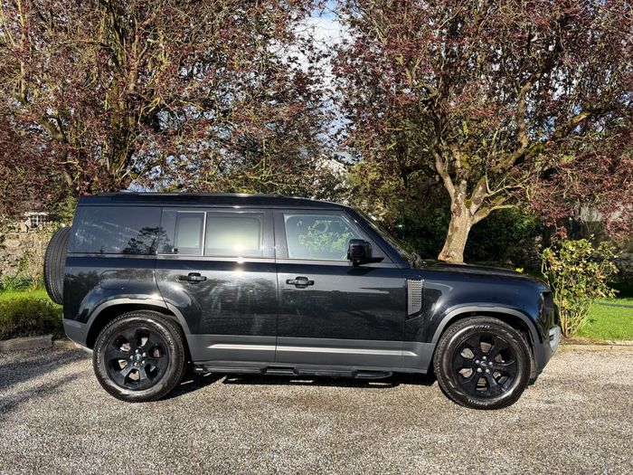 Land Rover Defender 2023