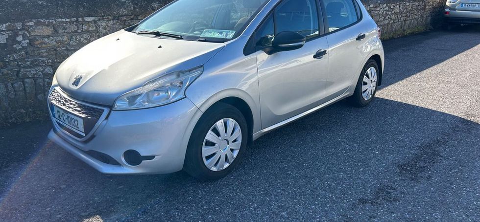 Peugeot 208 2012