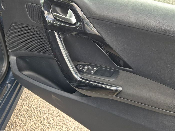 Peugeot 208 2015