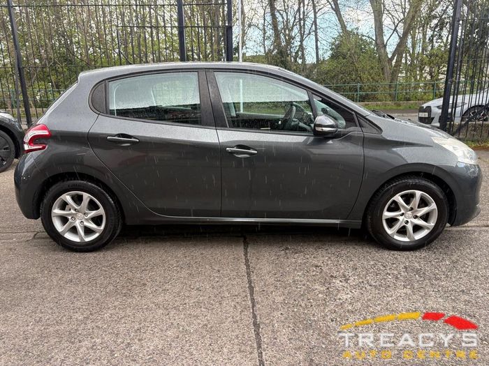 Peugeot 208 2014