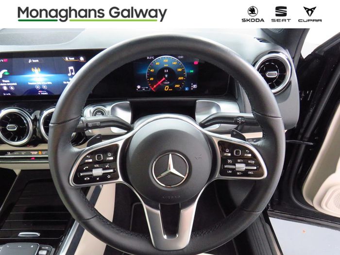 Mercedes-Benz GLB 2023