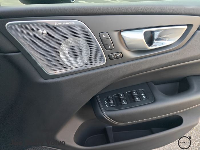 Volvo XC60 2025