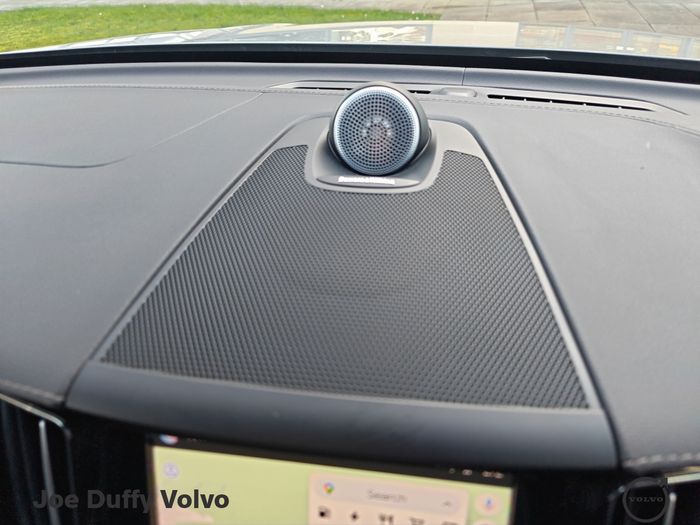 Volvo XC60 2025