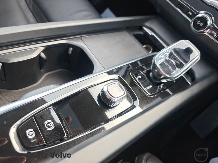 Volvo XC60 2025