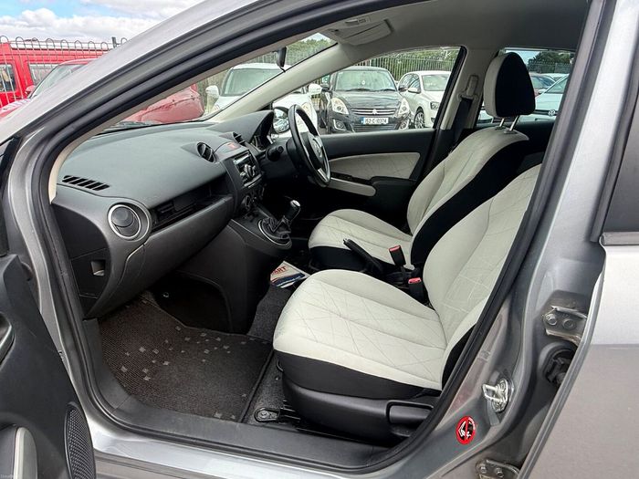 Mazda Demio 2013