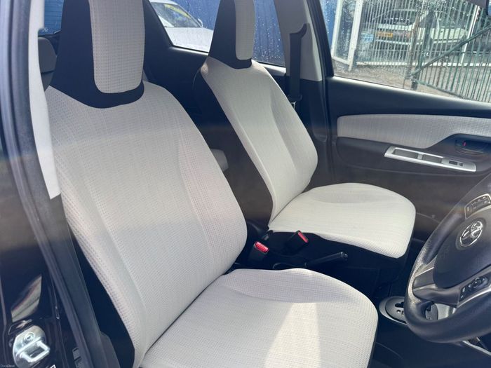 Toyota Vitz 2016