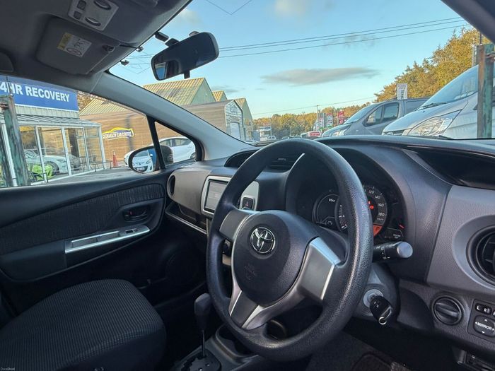 Toyota Vitz 2014