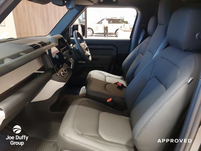 Land Rover Defender 2026