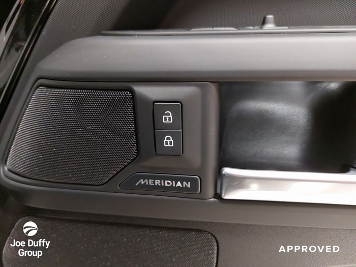Land Rover Defender 2026