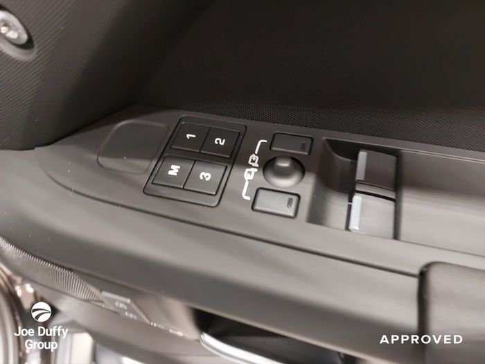 Land Rover Defender 2026