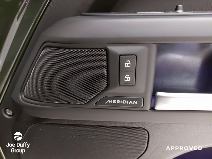 Land Rover Defender 2026