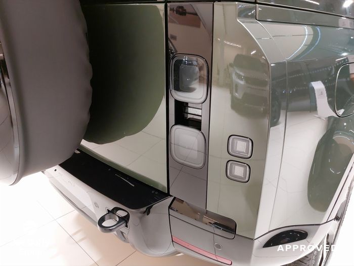 Land Rover Defender 2026