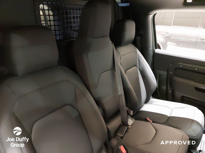Land Rover Defender 2026