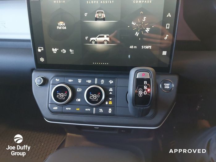 Land Rover Defender 2026