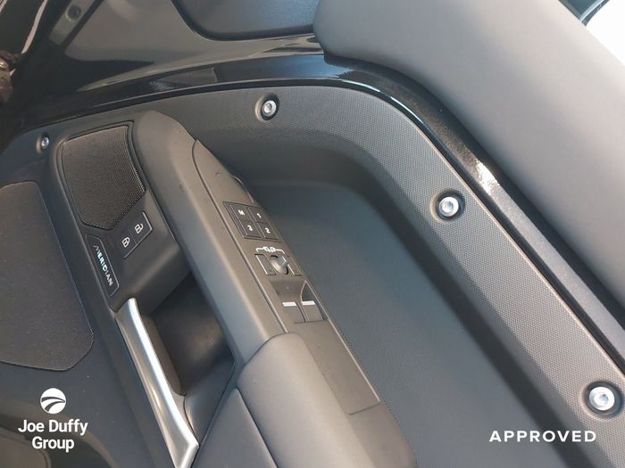 Land Rover Defender 2026