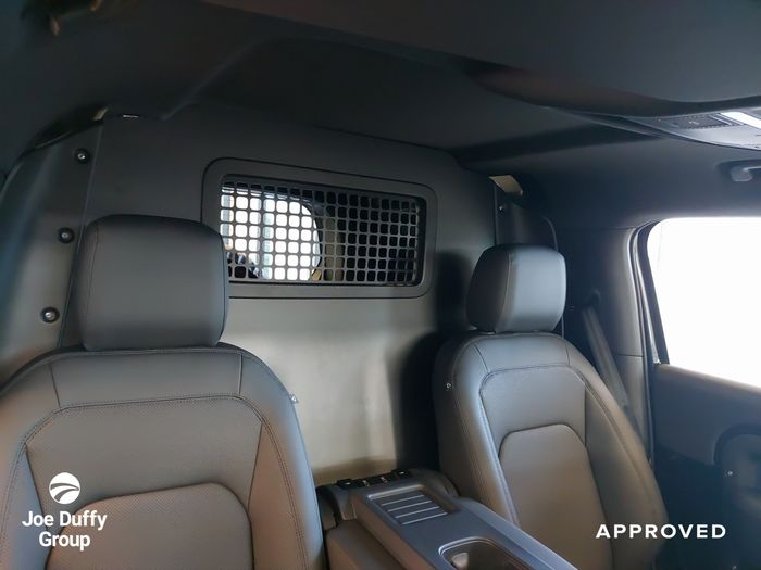 Land Rover Defender 2026